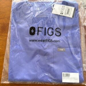 New with tags! Figs scrubs Catarina one pocket scrub top in blueberry small